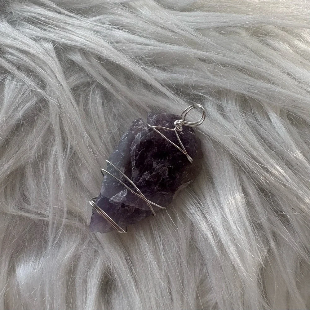 ✨ Amethyst Aura Point Pendant - Picture 3 of 4